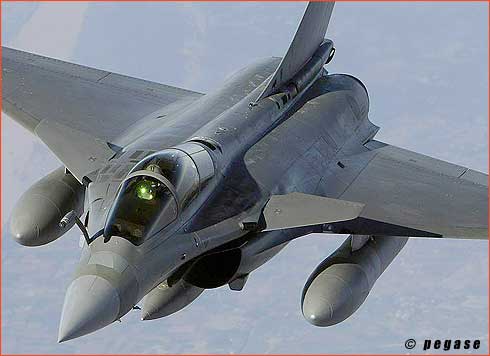 Rafale M se positionnant pour un ravitaillement en vol