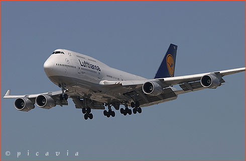 Courte finale pour un Boeing 747-400 de Lufthansa  Los Angeles
