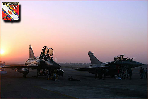 Mirage 2000D et Rafale M au soleil couchant