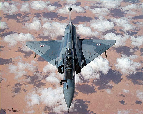 Mirage 2000C de l'EC 2/5 Ile de France dans le sillage de son ravitailleur